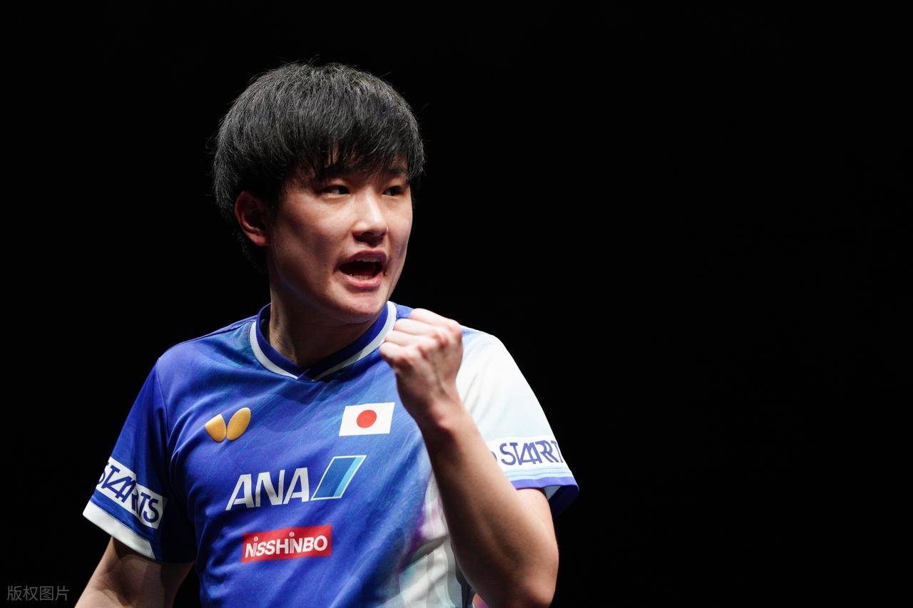 愤怒！央媒痛斥张本智和拜鬼+三笘薰与战犯合影：带来严重伤害