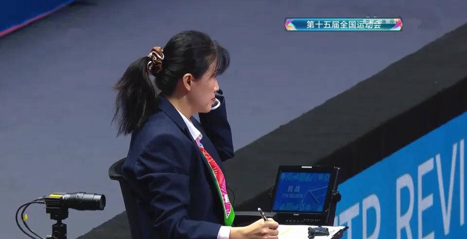 全运会乒乓球混双半决赛的尴尬一幕：鹰眼无结论，裁判决定重打！