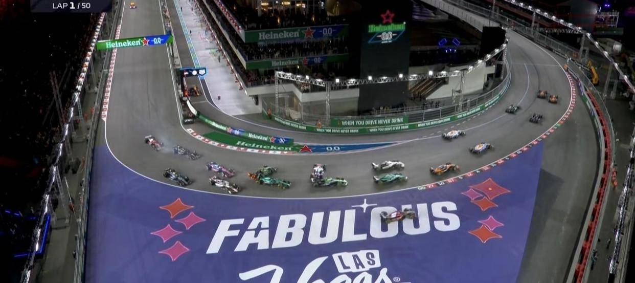 F1拉斯维加斯站正赛：维斯塔潘夺冠紧追诺里斯，汉密尔顿队尾发车抢到1分